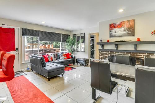 'Hidden Paradise' on 5 Acres w/Hot Tub & Deck!