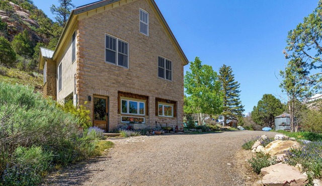 Hidden Valley Farmhaus, Walk to National Forest, 10 Minutes to Downtown