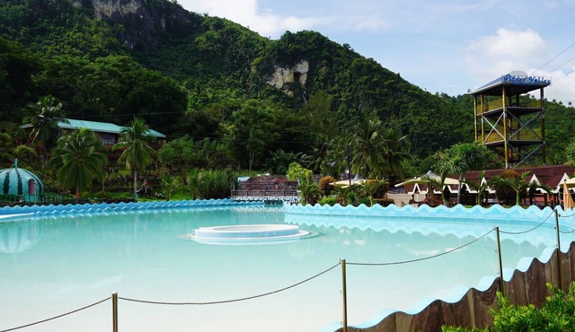 Hidden Valley Mountain and Wavepool Resort