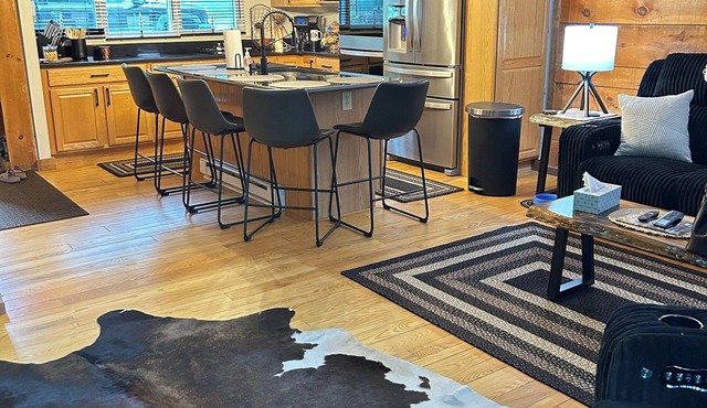 Hidden Valley Rustic Retreat with Hot Tub and Pet-Friendly