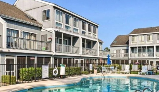 Hide-a-way in orange beach nPool, walking to restaurants, bay accessn