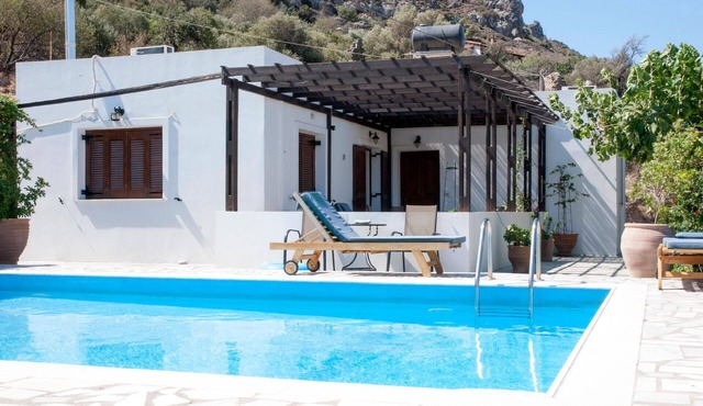 Hide away villa with pool and amazing views across Bay of Mirabelle and walking access to Tavernas