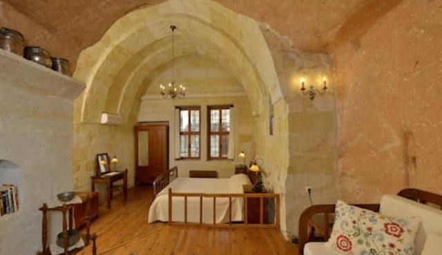 Hideaway Cave House with Garden & Kitchen