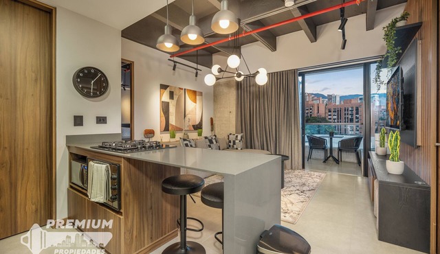 High End Designer Flat Close to Restaurants & Bars