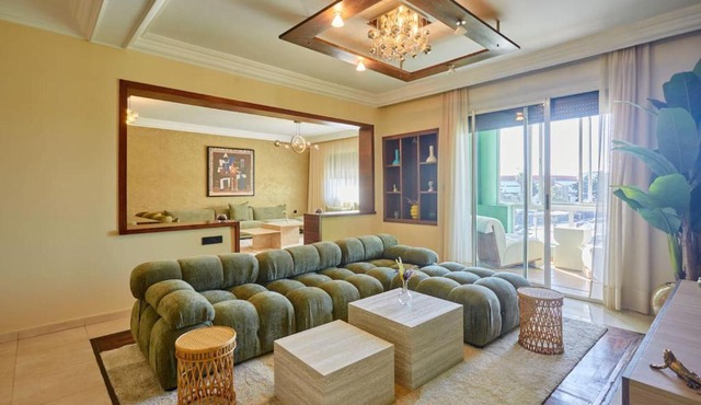 High-End Large 4BR With Free Parking