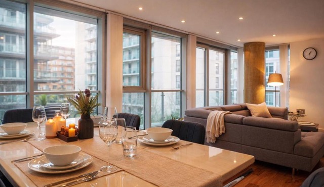 High-End Modern Two-Bedroom Apartment central