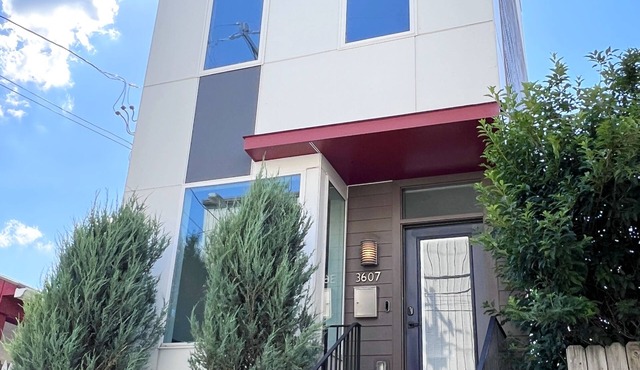 High-End Modern w/Roof Deck @ Awesome Location