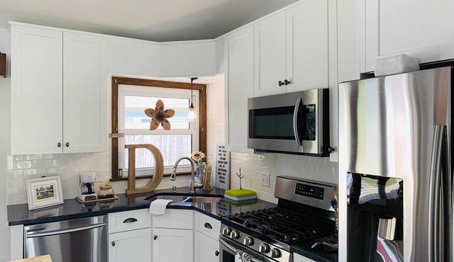 High-End Private Pool Retreat ~ Great Location ~ Only 10 Minutes To Cedar Point!