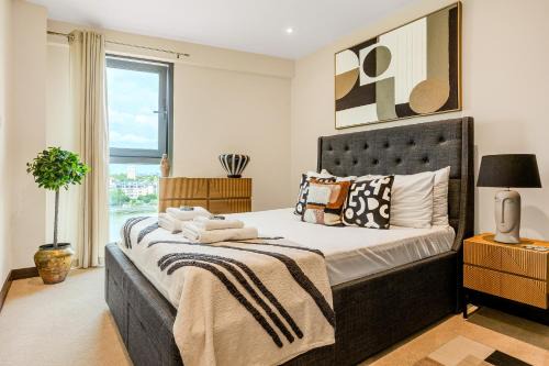 High-End Riverfront 1BR Apt, Prestigious Battersea
