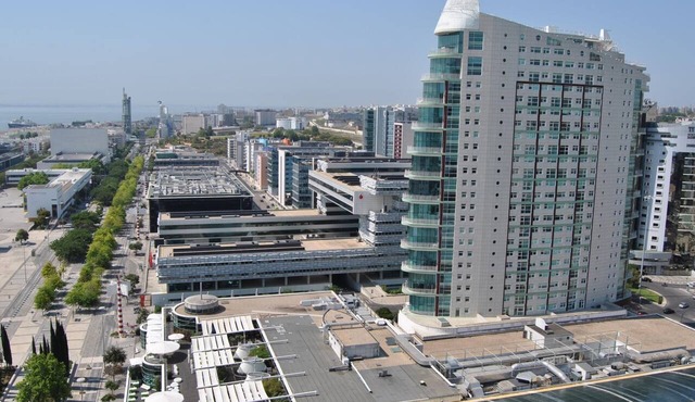 High Floor Apartment in Tower with River View Parque Nacoes Expo8