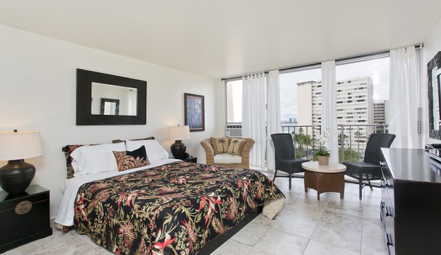 〽High Floor〰Ocean-View〰Queen-Bed〰Studio w/Kitchenette, Very Quiet Building