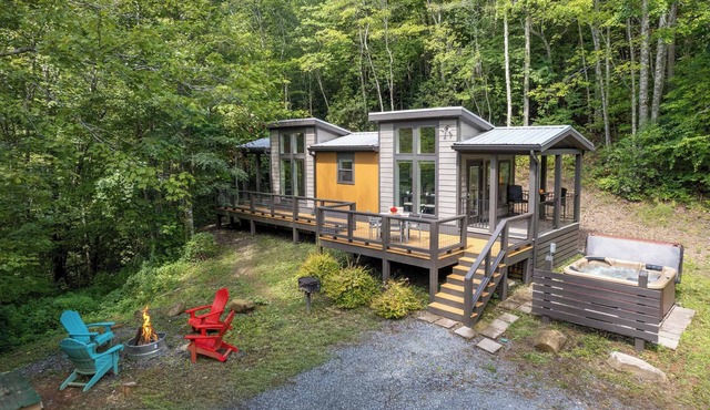 High Hollow Cottage: Modern Tiny Home with Hot Tub and Fire Pit