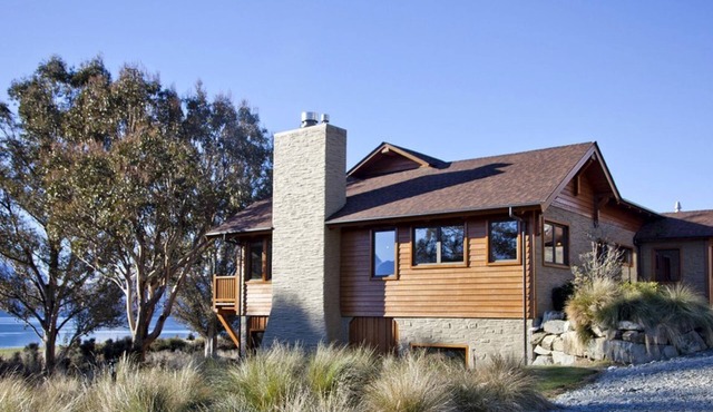 High Mountain Lodge Rental for 10 Guests near Queenstown, New Zealand