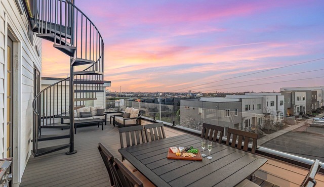 High Note-2 Rooftop Decks-3 Mins to Broadway