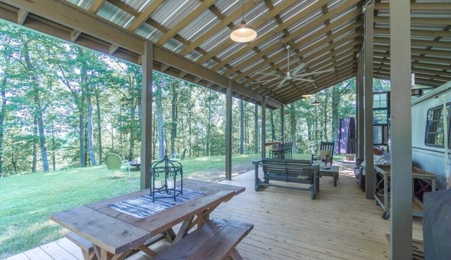 High Point Hide-A-Way w/Internet and a Hot Tub!
