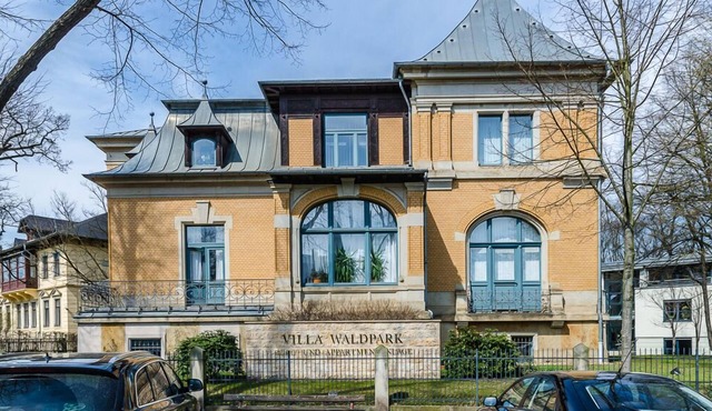High quality apartment (basement) in a listed villa in a prime location