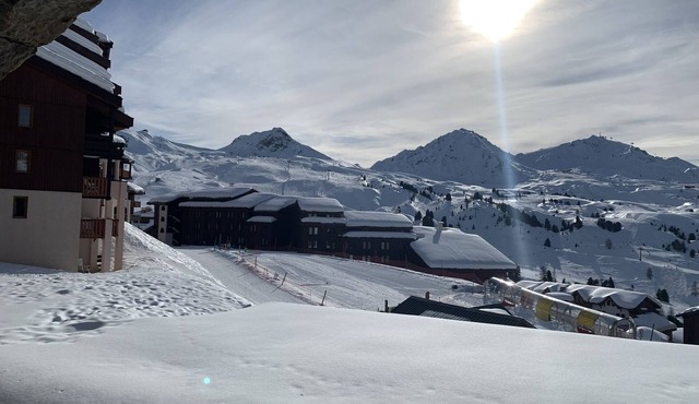 High-quality, comfortable, ski-in/ski-out apartment for 8 people.