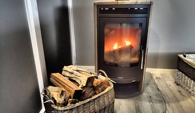 High quality holiday home with WiFi, fireplace & underfloor heating