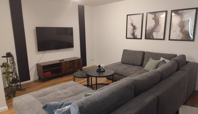 High-quality shared flat for entrepreneurs or families - with parking facilities and 2 rooms.