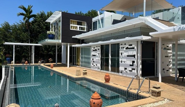High-quality stay on Bay of Cape Yamu with a panoramic sea view of the Sapan Bay
