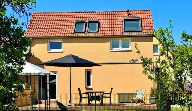 High-quality vacation home near Potsdam, within walking distance of the water. Pet friendly!
