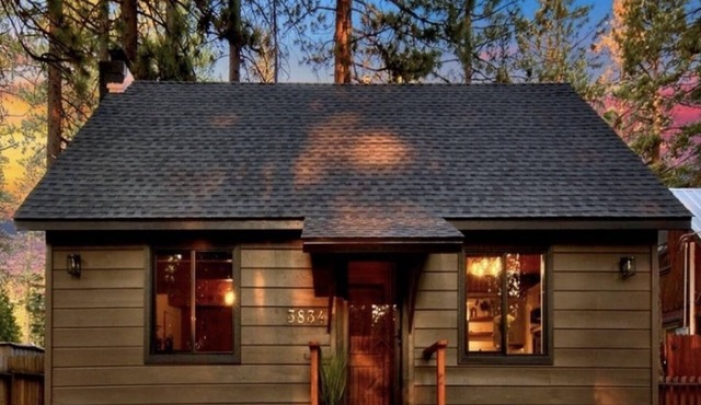 High Sierra Hideaway - Cozy Modern Cabin