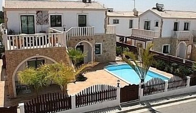 High Specification Traditional Luxury Villa with 8x4m Private Pool