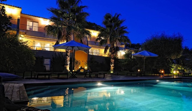high standing * villa with heated pool, near downtown