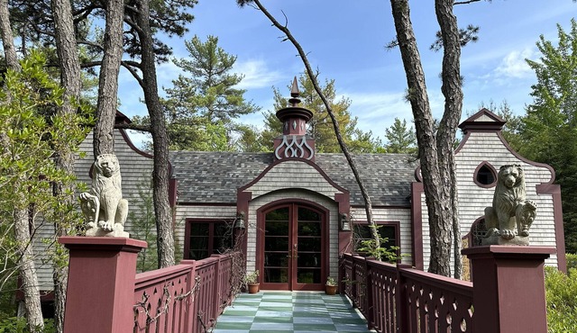 High Tower & Pool House: two secluded homes with pool