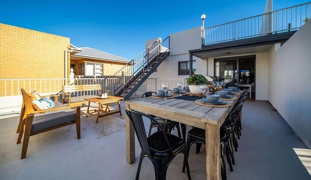 Higher Ground on Seaview - Rooftop Coastal Escape