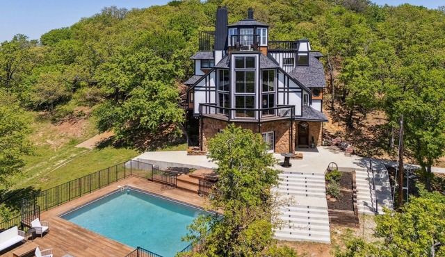 Highest House in All of Fort Worth - Luxury Family Getaway with Stunning Views