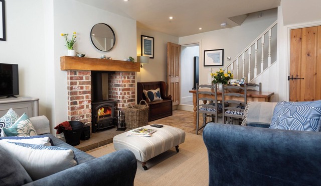 Highly appointed pet & family friendly cottage with private parking & garden.