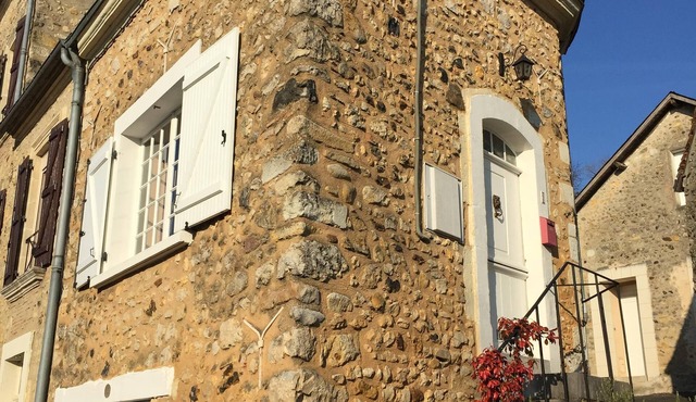 Highly Rated, charming 14th century Toll House close to Solesmes and Sable