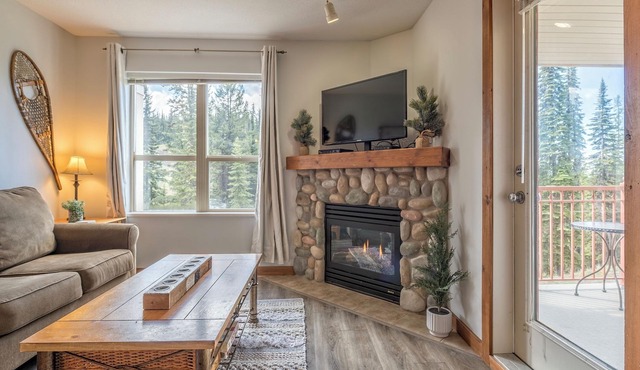 Highly sought after Top Floor Corner Creekside Condo - Pet Friendly!