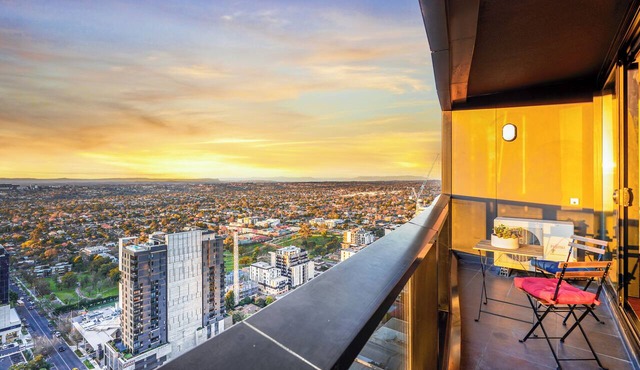 Highrise Skyline Spectacular View Luxury 2B2B1P