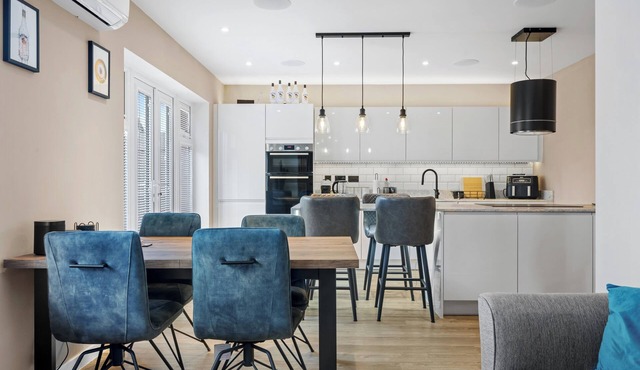 HighSpec Home Office SkyTV Families, Relocators, Contractors