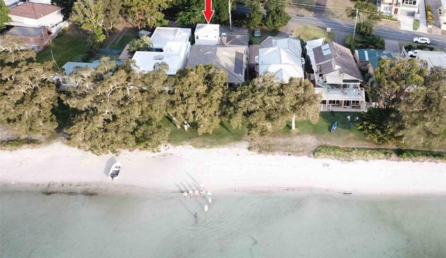 HighTide- luxury apartment, almost on the beach.