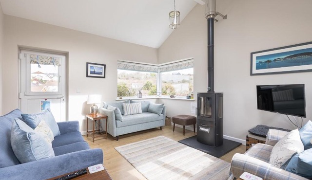 Highview, extended 2 bedroom house, with view, near coast path