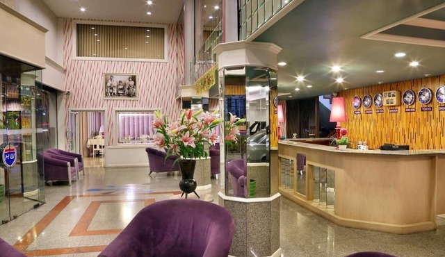 Highway Hotel