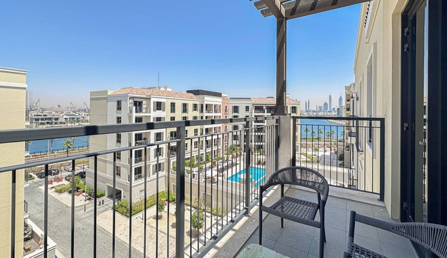 HiGuests - La Rive Classy 2BR & Balcony