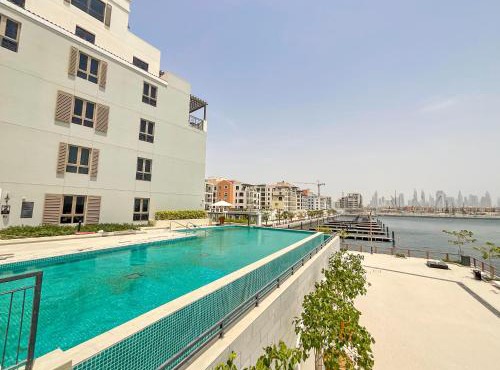 HiGuests - Stylish Waterfront Retreat With Balcony in La Mer