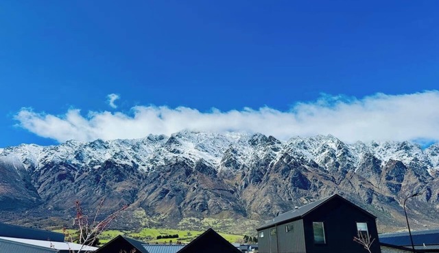 Hike Golf Ski Modern 2BR Remarkables Guest House