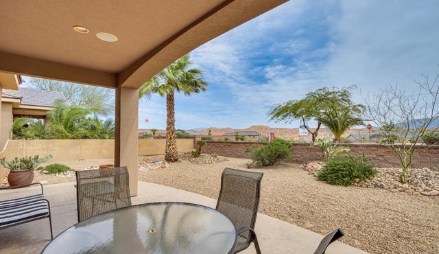 Hike, Golf & Try Your Luck! Mtn-View Mesquite Home