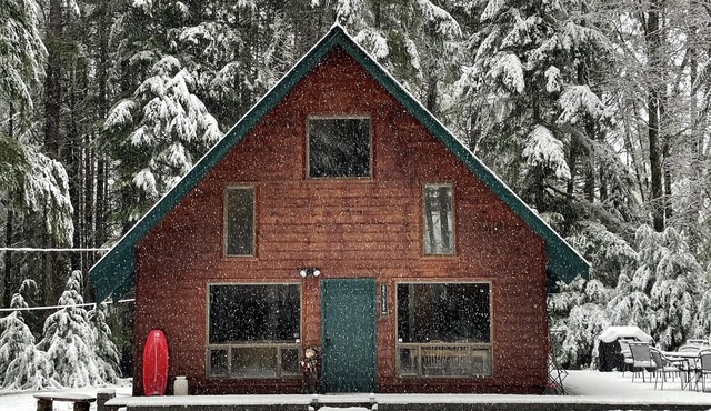 Hike Greenwater, Mt. Rainier, Sunrise Visitor Center & Crystal Mountain Sleeps 6