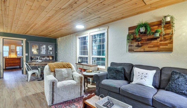 Hike, Ski & Explore: Rhododendron Forest Retreat!