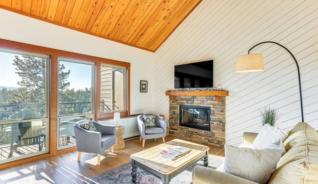 Hike, Ski & Golf: Bend Condo at Seventh Mtn Resort