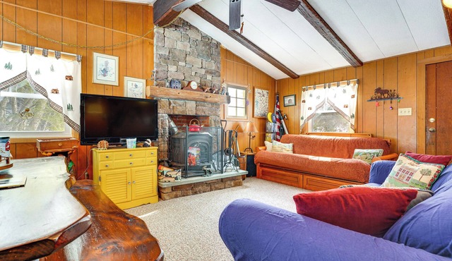 Hike, Ski & Unwind: Cabin w/Deck in Chester!