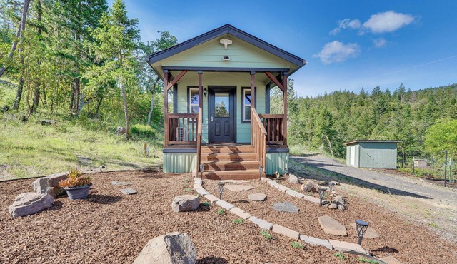 Hiking Trail On-Site: Mtn-View Eagle Point Retreat