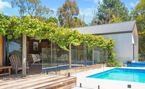 Hil & Jack='s Riverfront Cabin, Merrijig Mt Buller