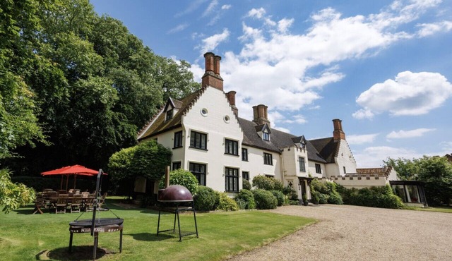 Hill House - Nine Bedroom House, Sleeps 21
